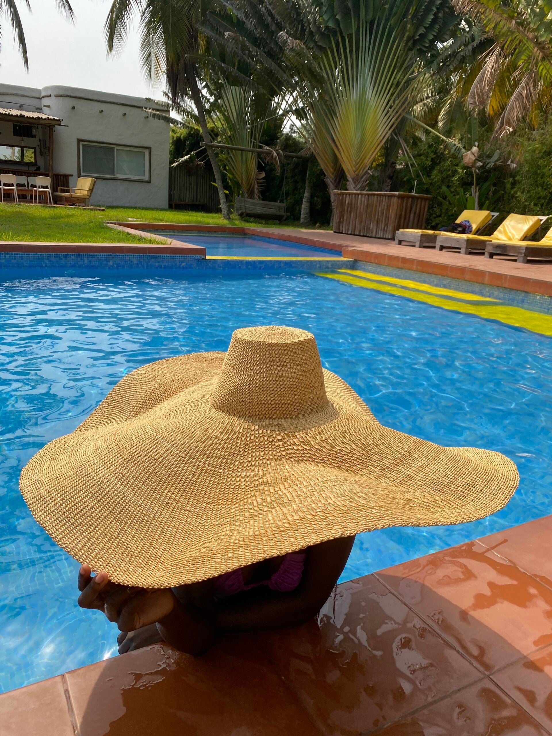 Medium Wide Brim Woven Staw Hat